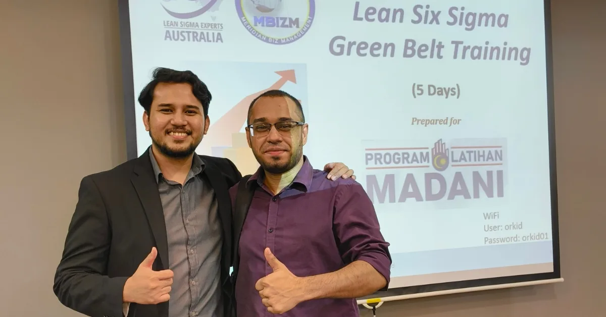 Peserta dan jurulatih dalam sesi latihan Lean Six Sigma Green Belt di bawah Program Latihan MADANI.